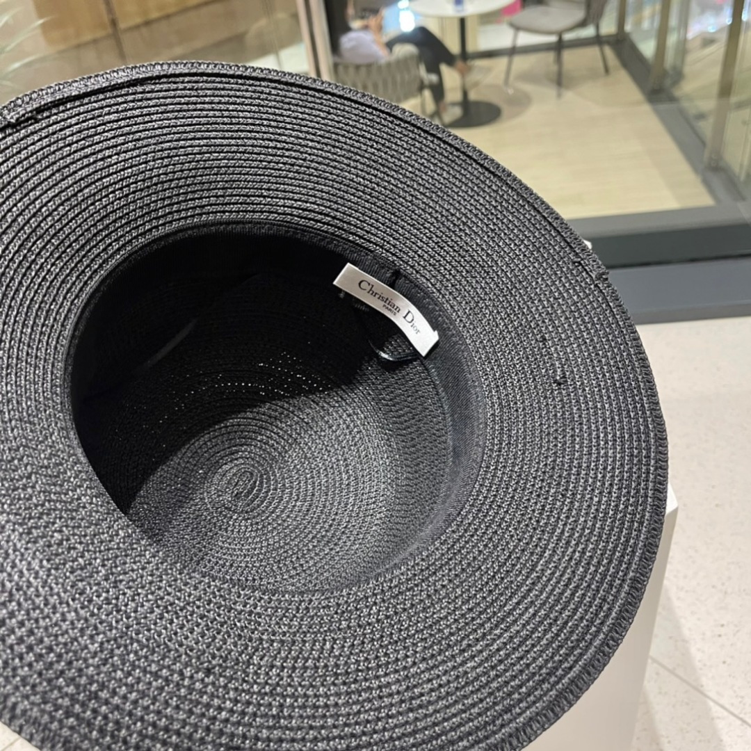 【DIOR迪奥】新款草编遮阳草帽盆帽🤩沙滩风，简约大方，百搭单品～出街首选，新款帽型超美腻，新品上架