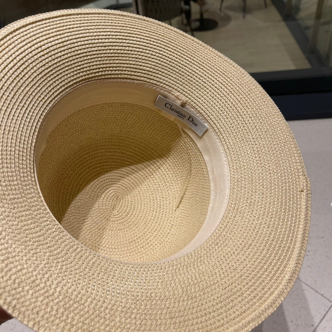 【DIOR迪奥】新款草编遮阳草帽盆帽🤩沙滩风，简约大方，百搭单品～出街首选，新款帽型超美腻，新品上架