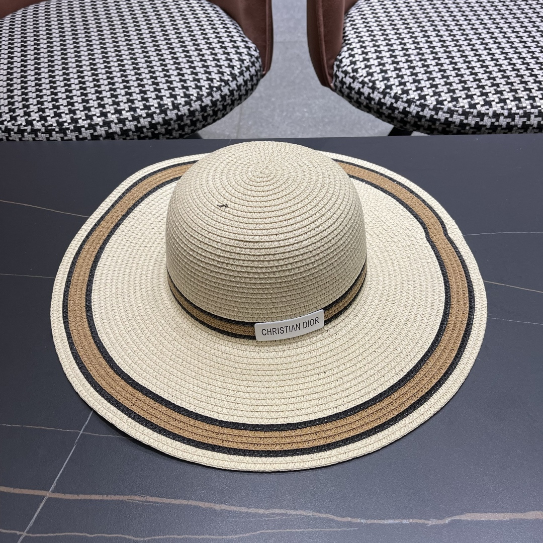  【DIOR迪奥】2025新款大檐草帽🤩沙滩风，简约大方，百搭单品～出街首选，新款帽型超美腻，新品上架