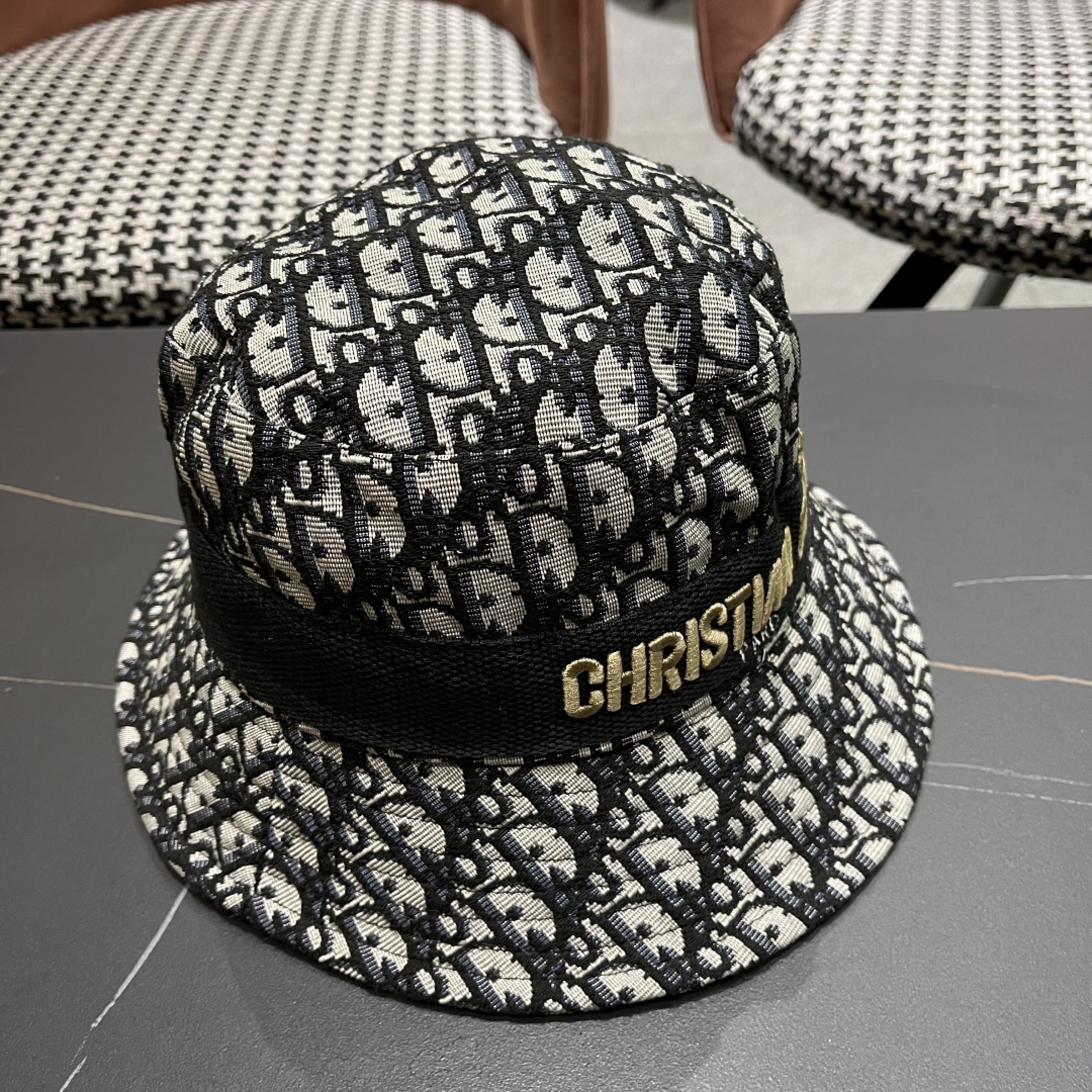  Dior(迪奥)新款原单渔夫帽格调很有感觉，很酷很时尚，专柜断货热门，