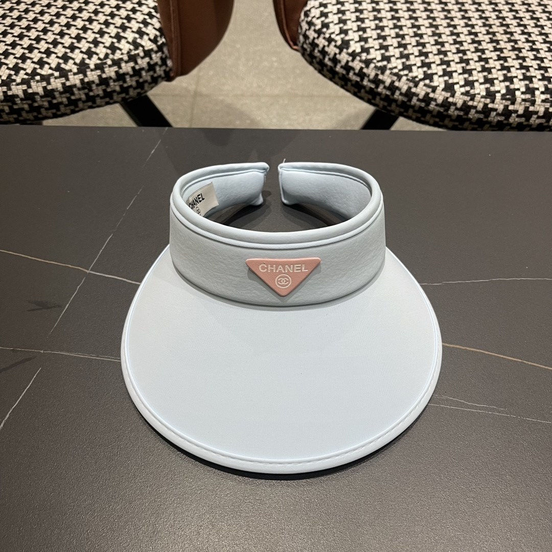  香奈儿CHANEL夏天必备单品，夏天搭配清凉夏日风情真的超级文艺范～随便一身小白裙就可以吸引大片目光～