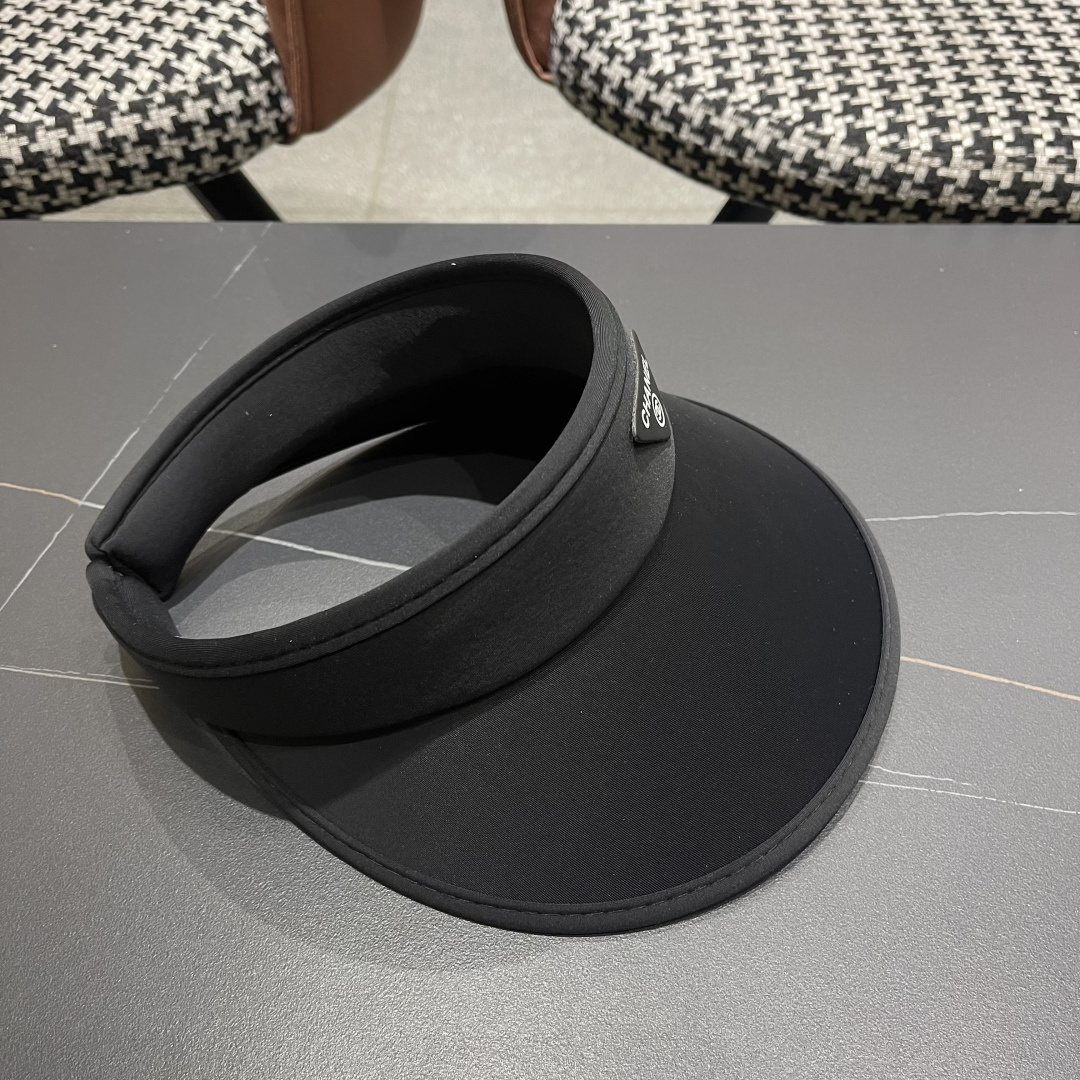  香奈儿CHANEL夏天必备单品，夏天搭配清凉夏日风情真的超级文艺范～随便一身小白裙就可以吸引大片目光～