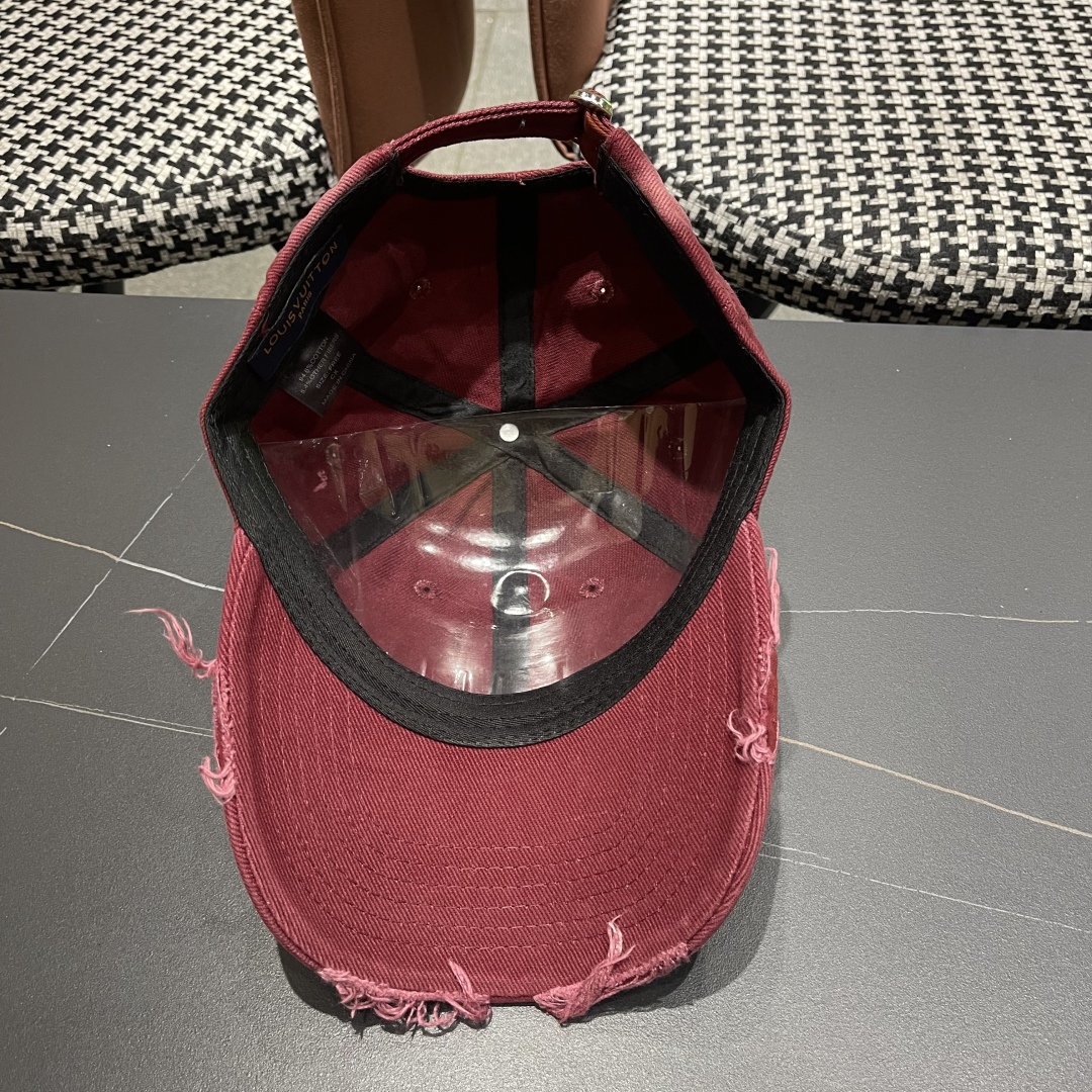  LV路易威登棒球帽  轻盈透气。完美版型，对格精准无误，原厂品质，独家实物拍摄，男女适用