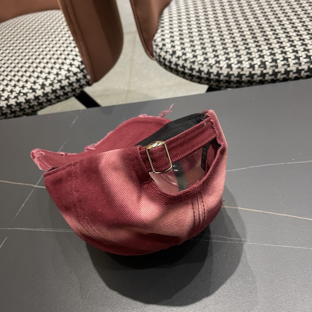  LV路易威登棒球帽  轻盈透气。完美版型，对格精准无误，原厂品质，独家实物拍摄，男女适用