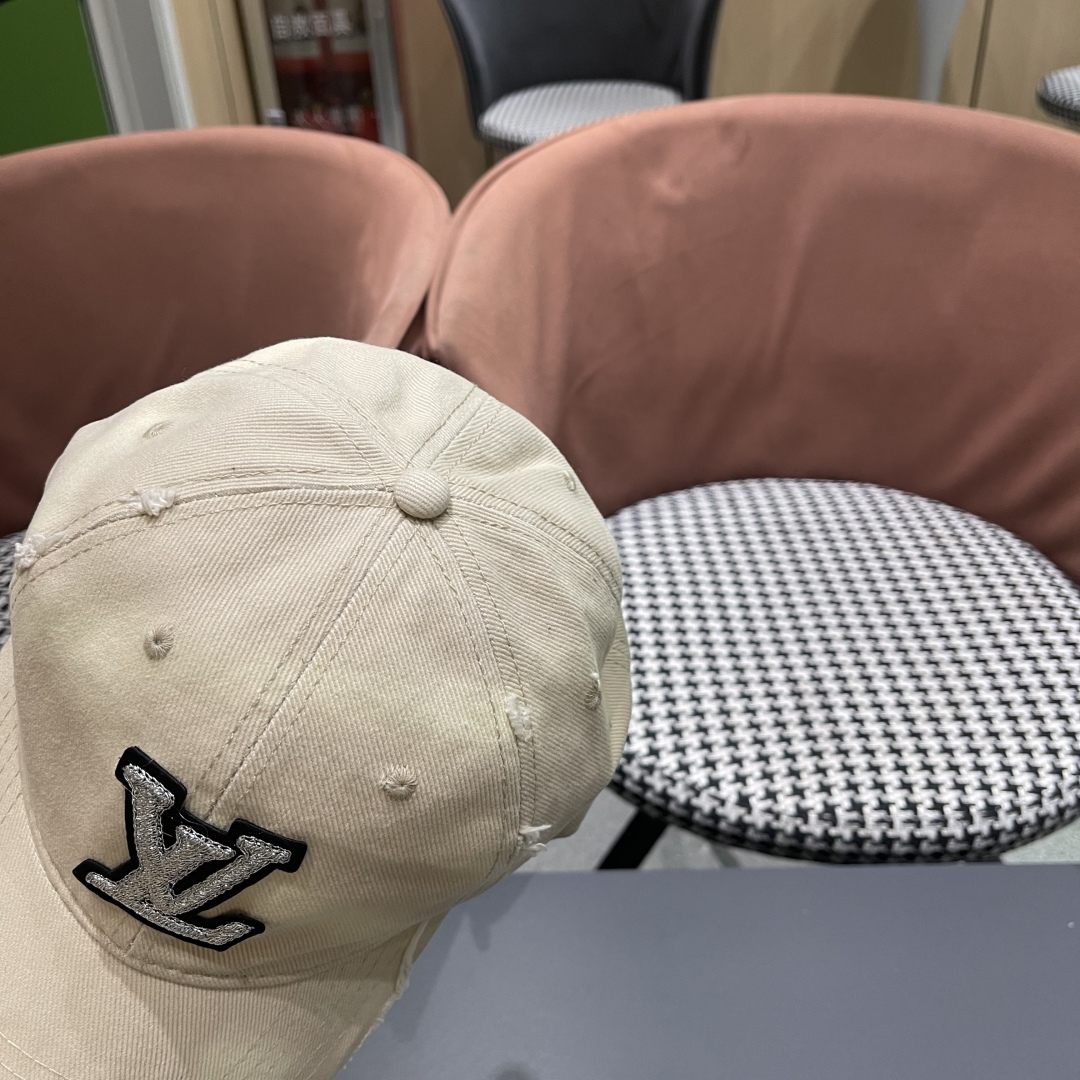  LV路易威登棒球帽  轻盈透气。完美版型，对格精准无误，原厂品质，独家实物拍摄，男女适用