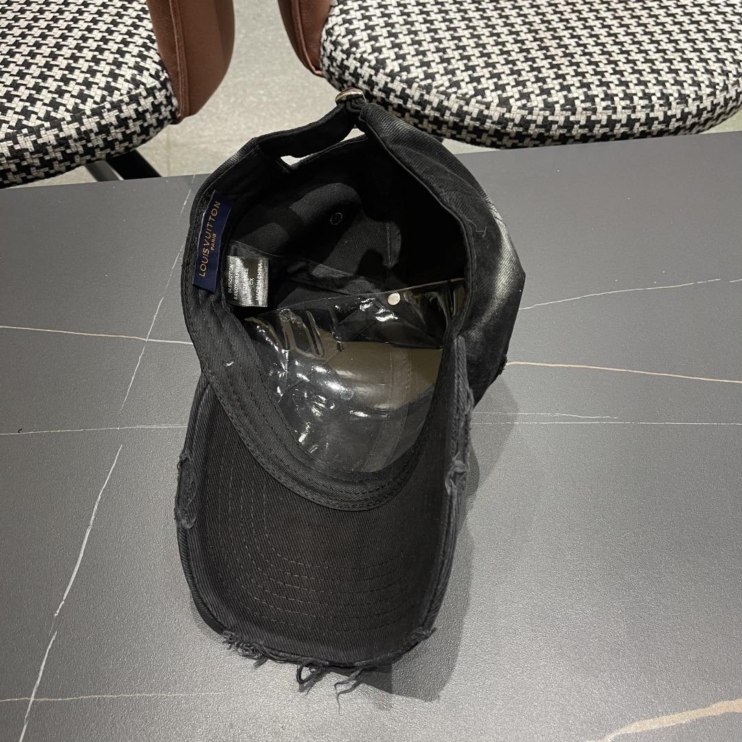  LV路易威登棒球帽  轻盈透气。完美版型，对格精准无误，原厂品质，独家实物拍摄，男女适用