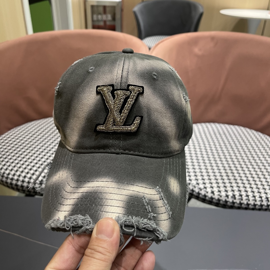  LV路易威登棒球帽  轻盈透气。完美版型，对格精准无误，原厂品质，独家实物拍摄，男女适用