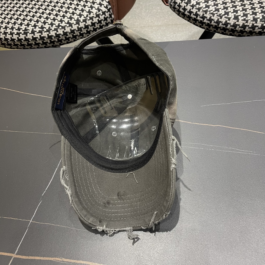  LV路易威登棒球帽  轻盈透气。完美版型，对格精准无误，原厂品质，独家实物拍摄，男女适用
