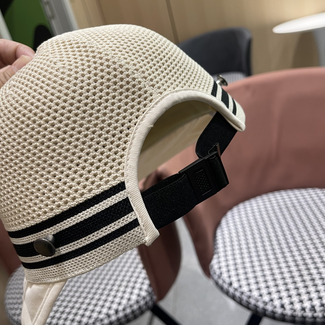  Prada普拉达宽檐鸭舌帽子女夏季大帽檐编织韩版渔夫帽百
搭款透气网眼防晒帽子