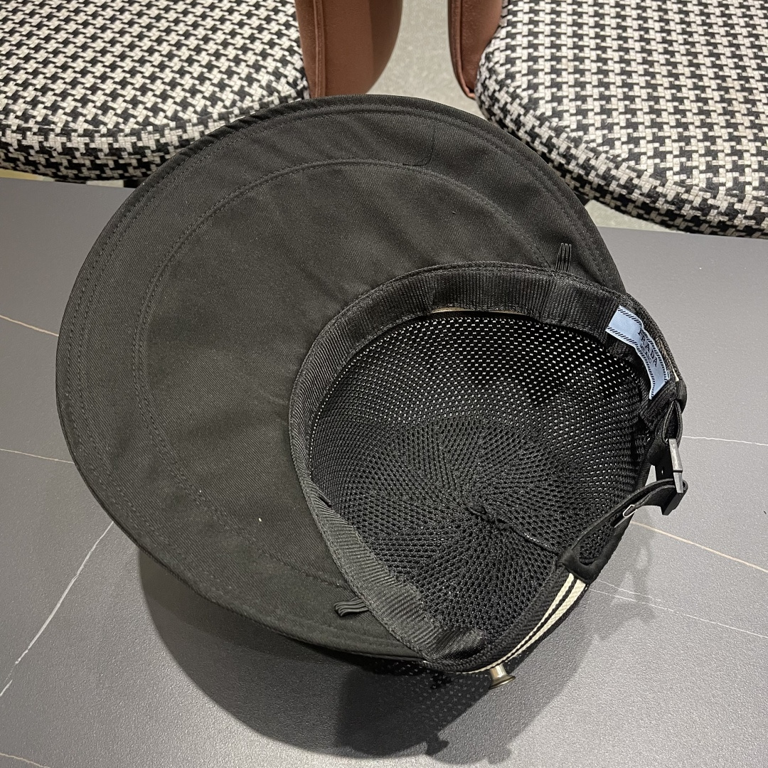  Prada普拉达宽檐鸭舌帽子女夏季大帽檐编织韩版渔夫帽百
搭款透气网眼防晒帽子