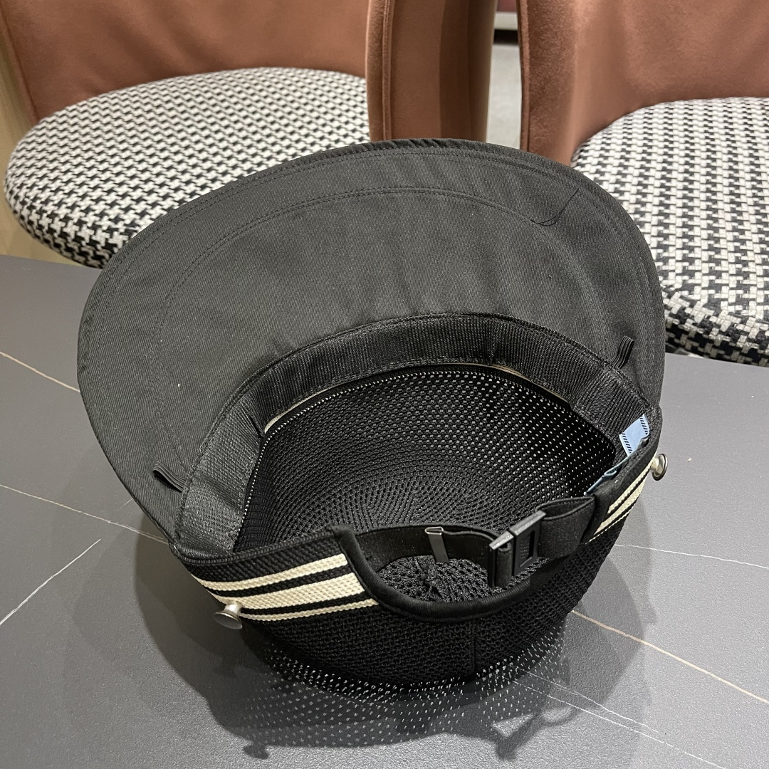  Prada普拉达宽檐鸭舌帽子女夏季大帽檐编织韩版渔夫帽百
搭款透气网眼防晒帽子