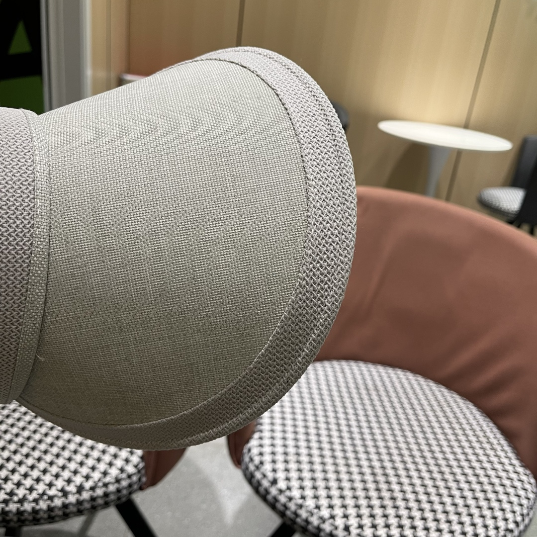  Lv 路易威登2025新款仿麻发箍式遮阳空顶帽春夏季户外防晒帽防紫外线
韩版大帽檐显脸小