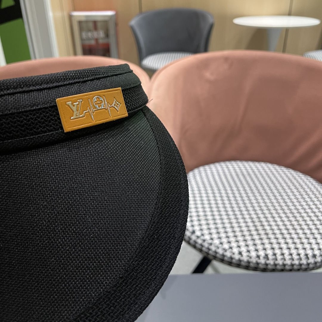  Lv 路易威登2025新款仿麻发箍式遮阳空顶帽春夏季户外防晒帽防紫外线
韩版大帽檐显脸小