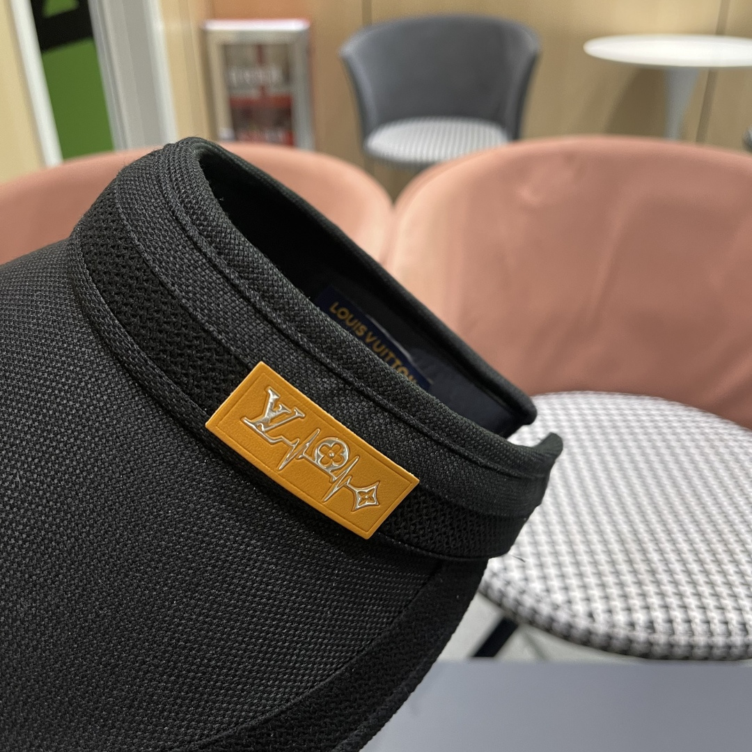  Lv 路易威登2025新款仿麻发箍式遮阳空顶帽春夏季户外防晒帽防紫外线
韩版大帽檐显脸小