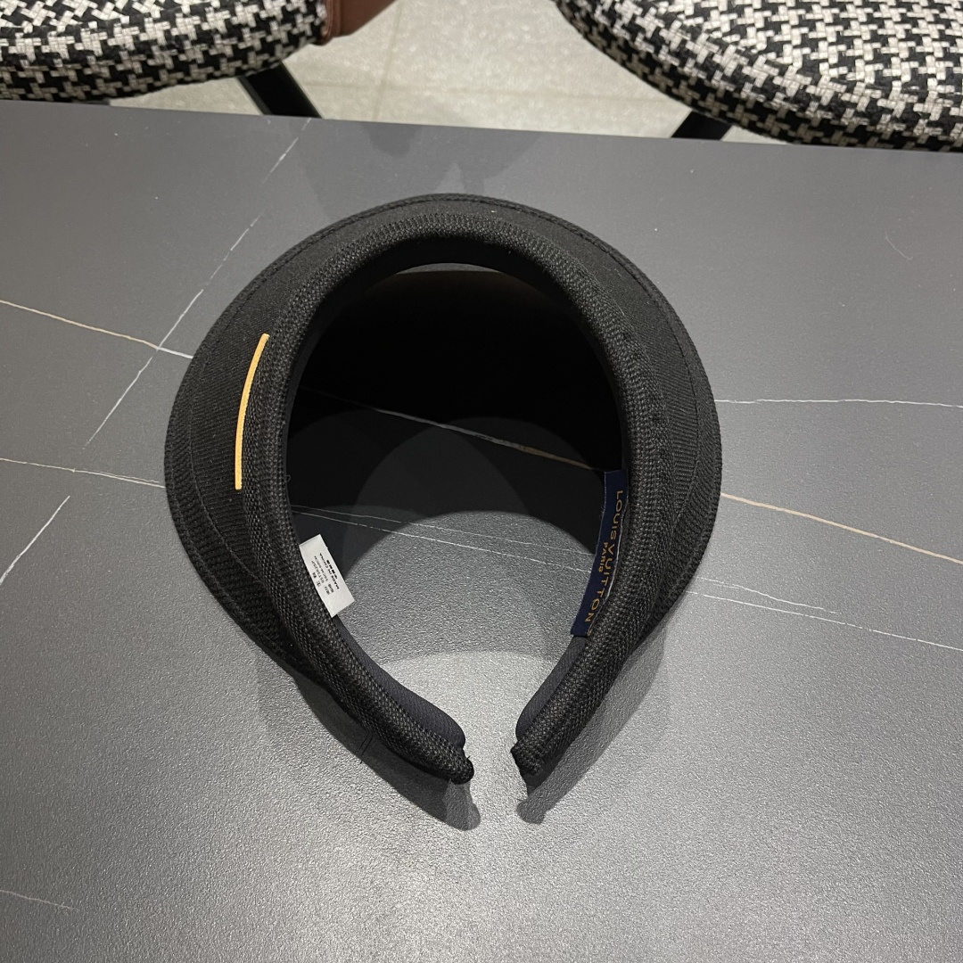  Lv 路易威登2025新款仿麻发箍式遮阳空顶帽春夏季户外防晒帽防紫外线
韩版大帽檐显脸小