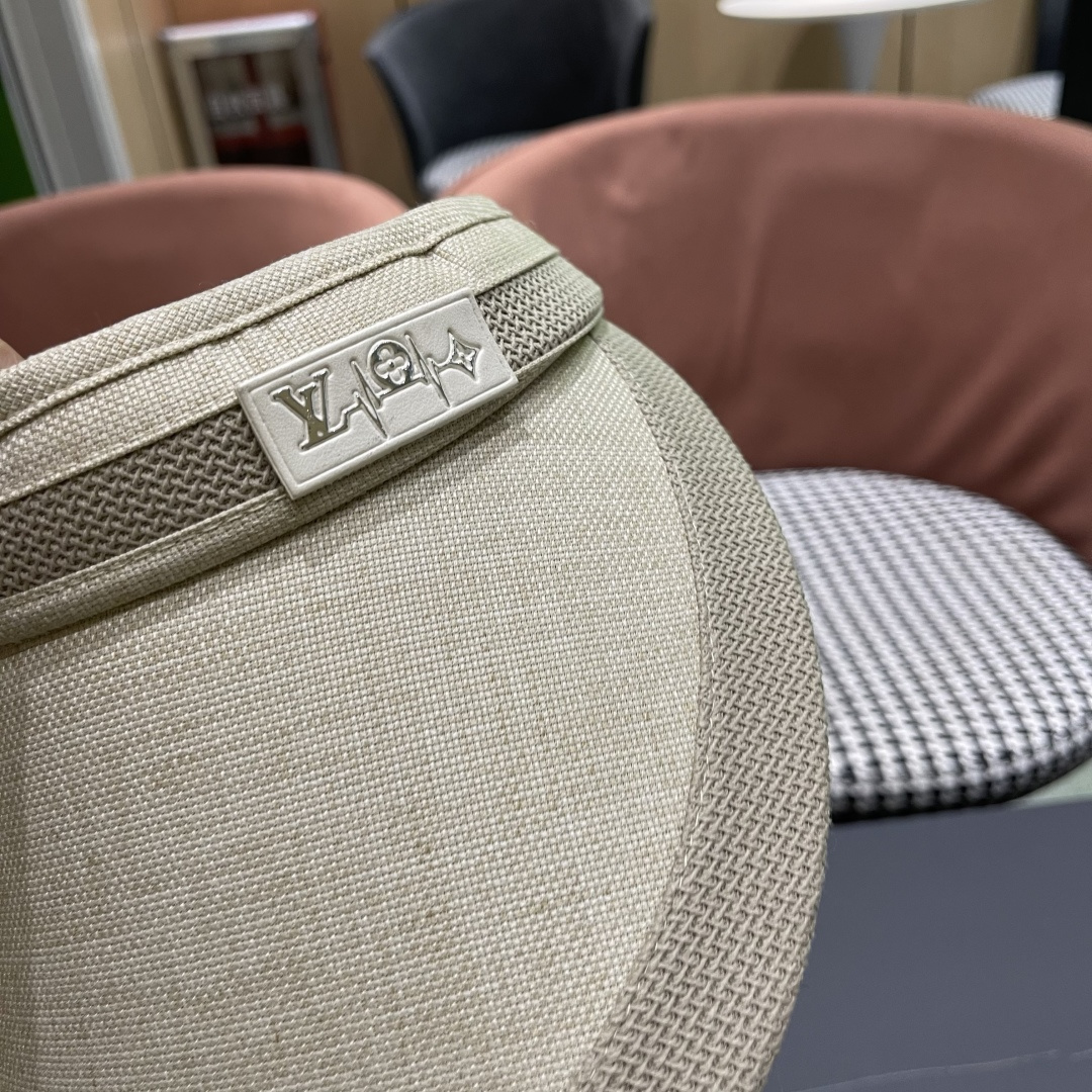  Lv 路易威登2025新款仿麻发箍式遮阳空顶帽春夏季户外防晒帽防紫外线
韩版大帽檐显脸小