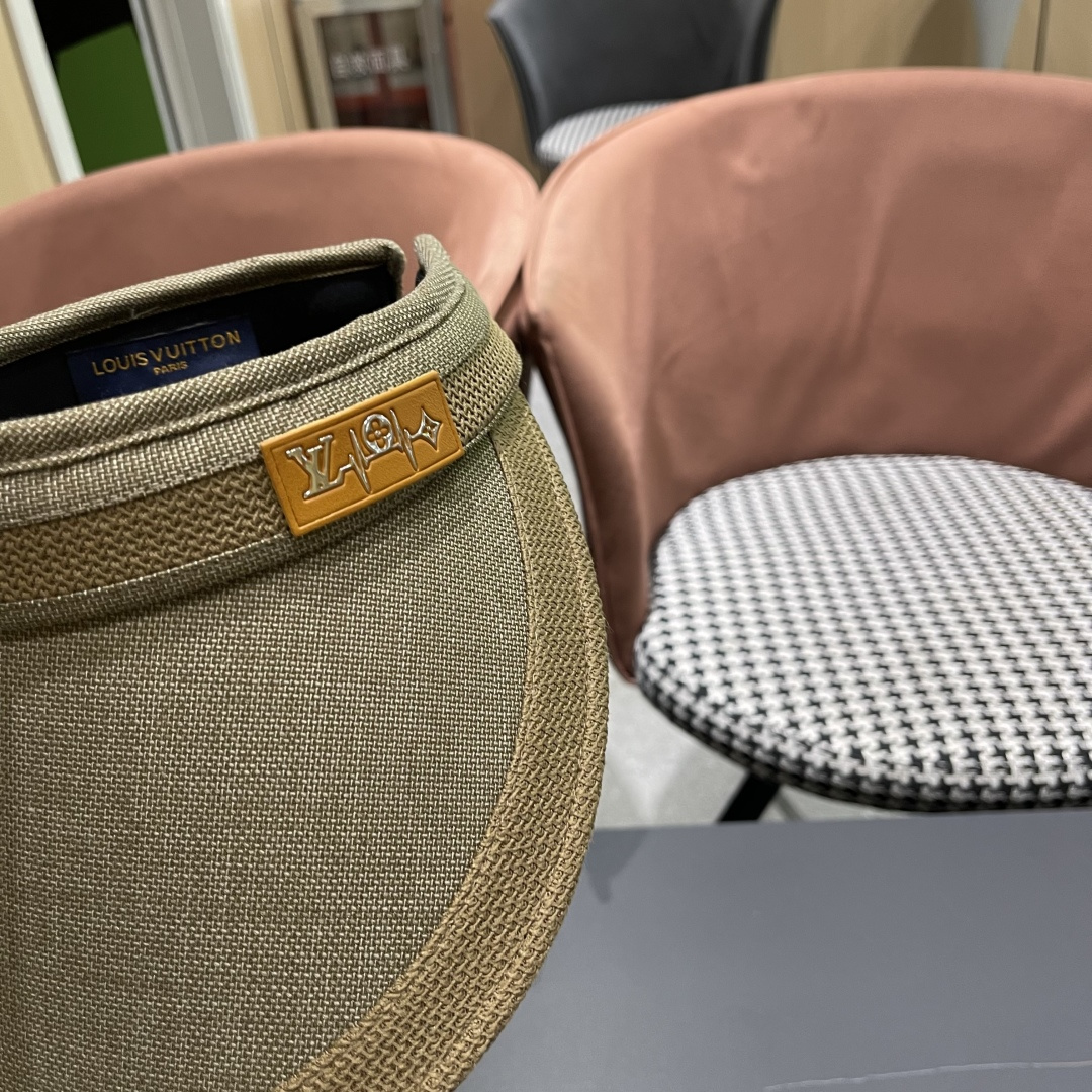  Lv 路易威登2025新款仿麻发箍式遮阳空顶帽春夏季户外防晒帽防紫外线
韩版大帽檐显脸小