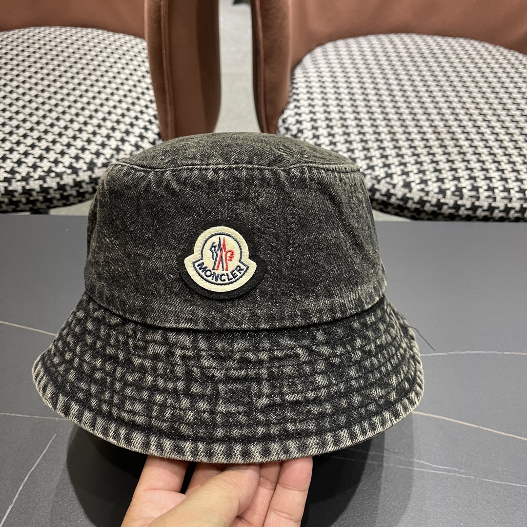 Moncler蒙口2025新款牛仔渔夫帽，经典流行款，质量超赞，