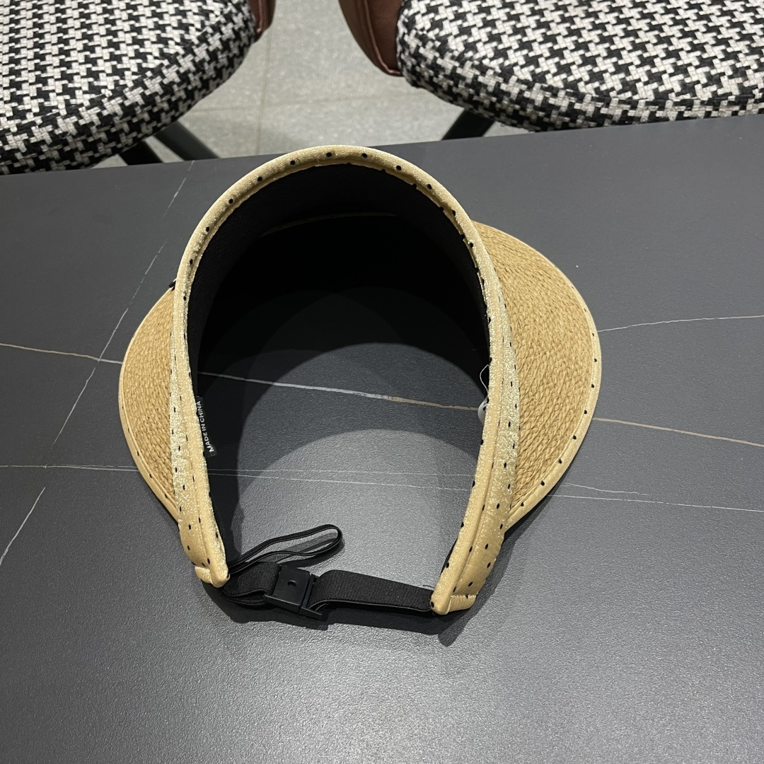  香奈儿CHANEL 新款法式波点大檐品脸小遮阳草编空顶帽女春夏防
晒潮时尚休闲 01