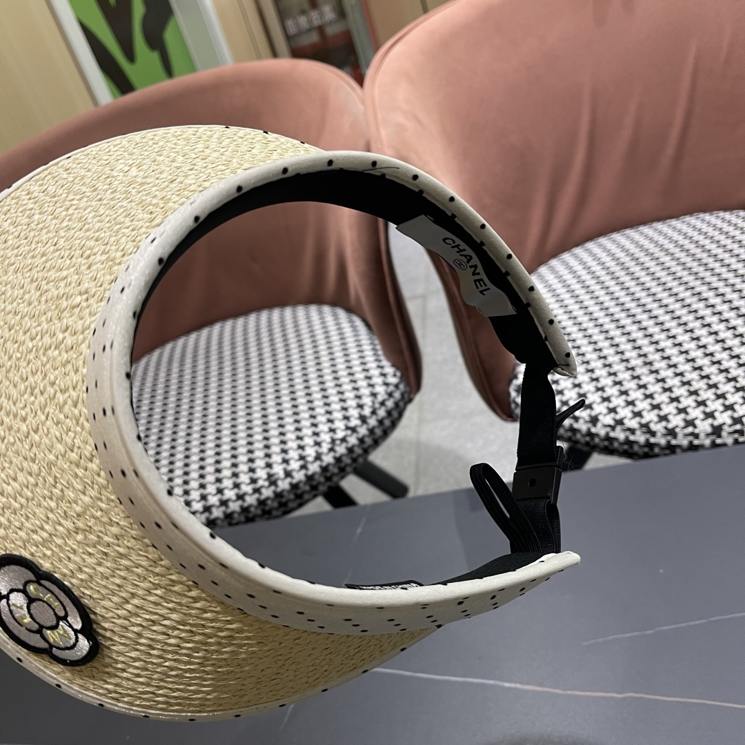 香奈儿CHANEL 新款法式波点大檐品脸小遮阳草编空顶帽女春夏防
晒潮时尚休闲 01