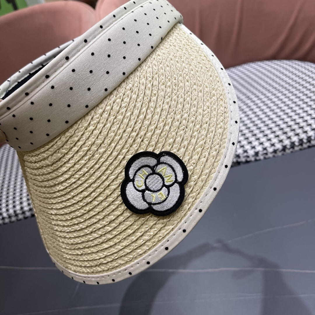  香奈儿CHANEL 新款法式波点大檐品脸小遮阳草编空顶帽女春夏防
晒潮时尚休闲 01