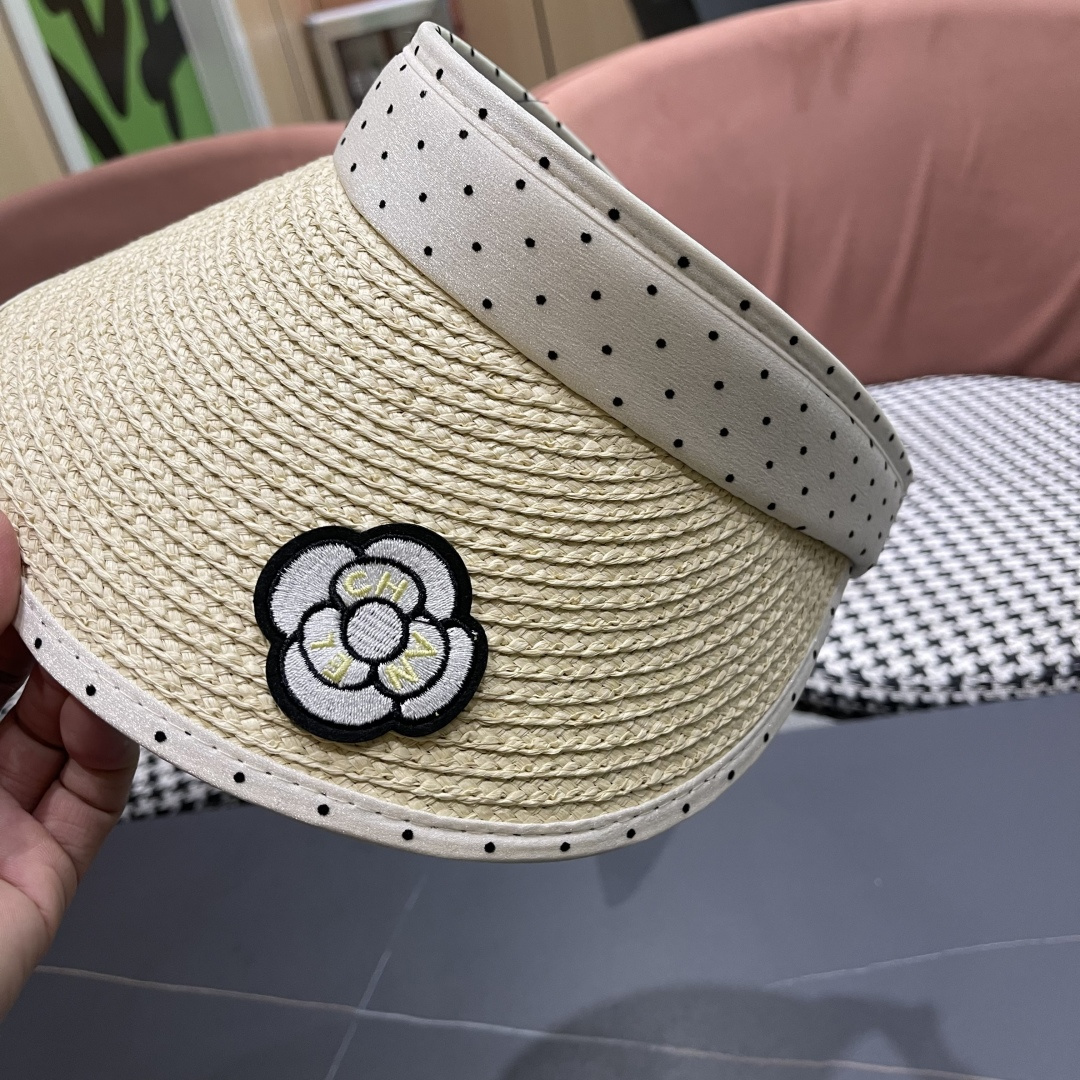  香奈儿CHANEL 新款法式波点大檐品脸小遮阳草编空顶帽女春夏防
晒潮时尚休闲 01