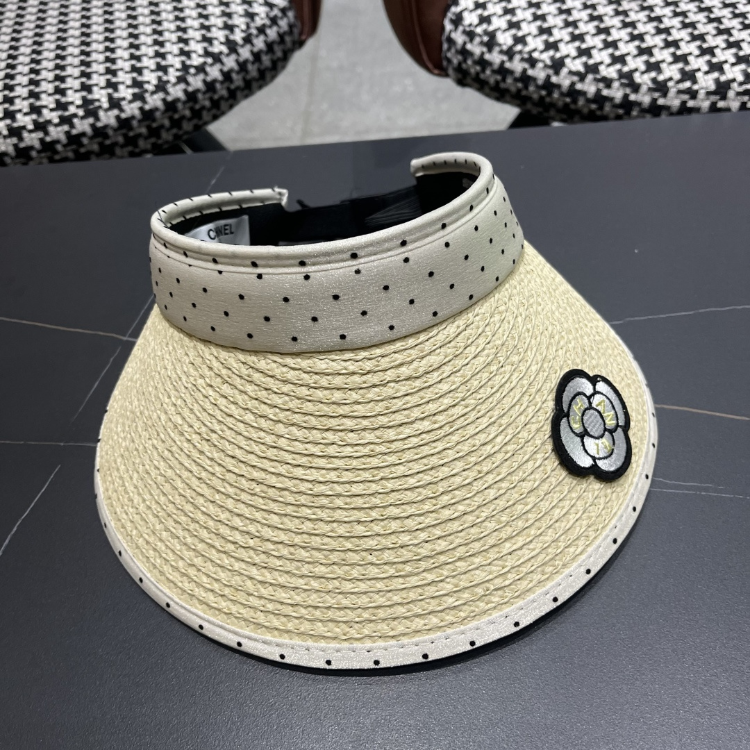  香奈儿CHANEL 新款法式波点大檐品脸小遮阳草编空顶帽女春夏防
晒潮时尚休闲 01