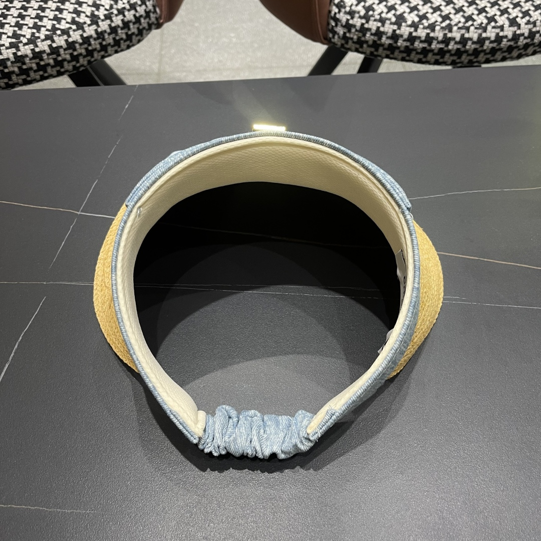  香奈儿CHANEL 2025新款蝴蝶结草编空顶帽女夏出游大
檐防紫外线遮阳太阳帽显脸小