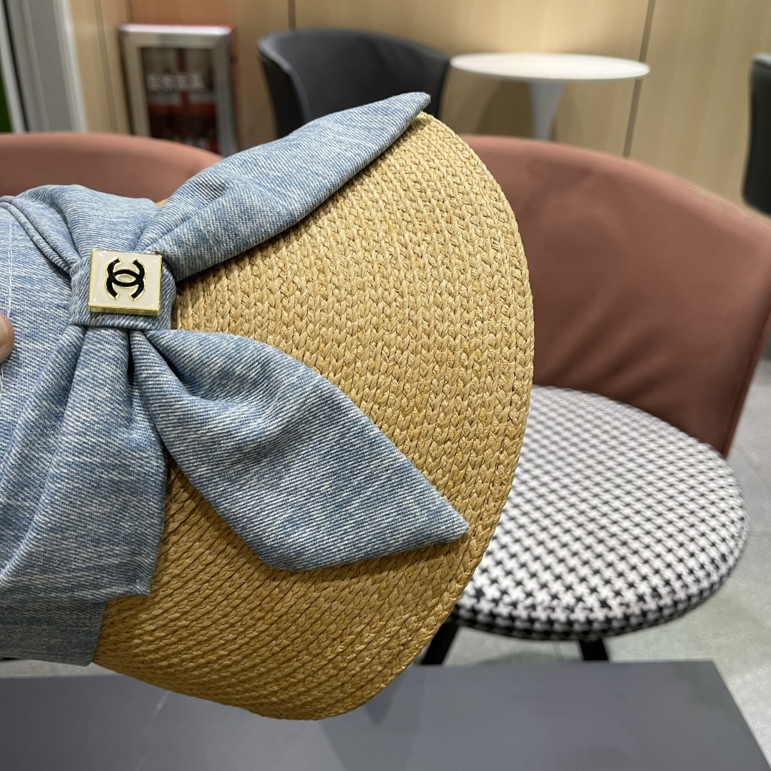  香奈儿CHANEL 2025新款蝴蝶结草编空顶帽女夏出游大
檐防紫外线遮阳太阳帽显脸小