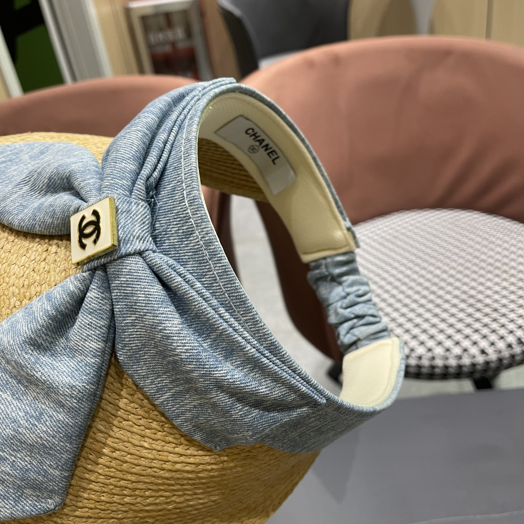  香奈儿CHANEL 2025新款蝴蝶结草编空顶帽女夏出游大
檐防紫外线遮阳太阳帽显脸小