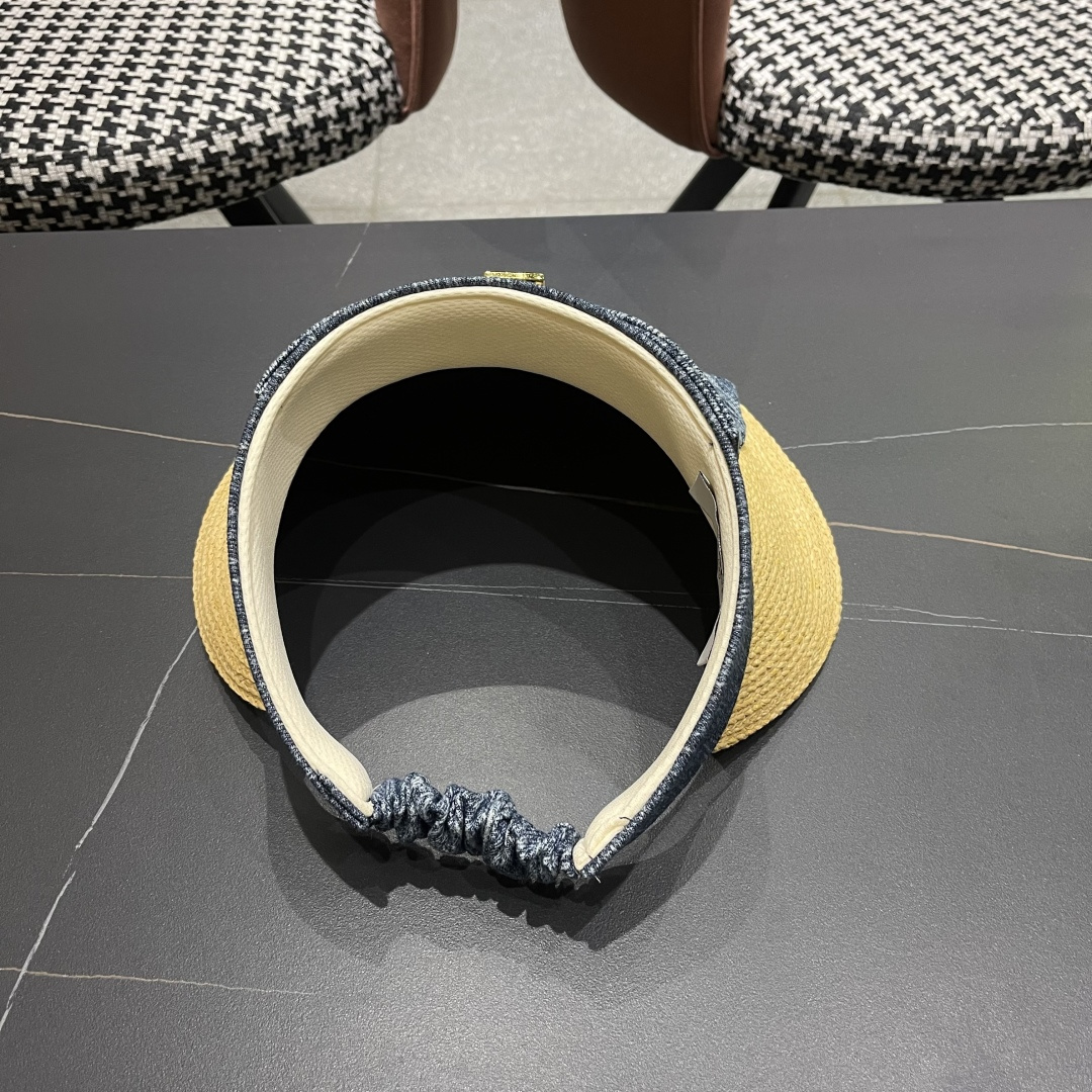  香奈儿CHANEL 2025新款蝴蝶结草编空顶帽女夏出游大
檐防紫外线遮阳太阳帽显脸小