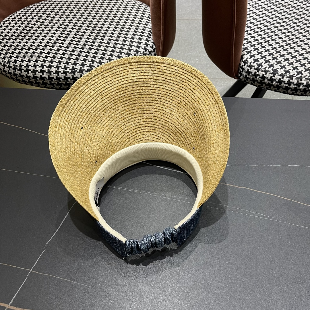  香奈儿CHANEL 2025新款蝴蝶结草编空顶帽女夏出游大
檐防紫外线遮阳太阳帽显脸小