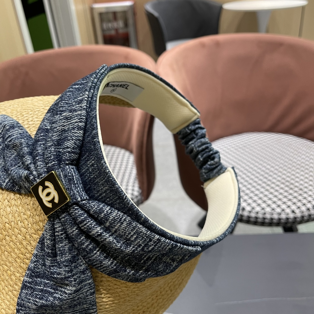  香奈儿CHANEL 2025新款蝴蝶结草编空顶帽女夏出游大
檐防紫外线遮阳太阳帽显脸小