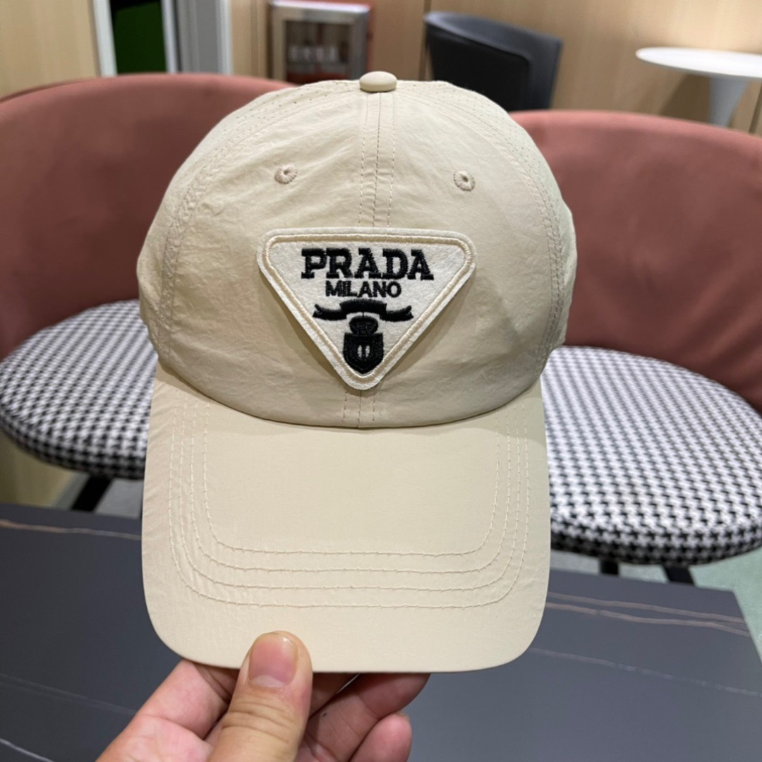 Prada普拉达 早春新款超薄透气款棒球帽，经典款男女通用