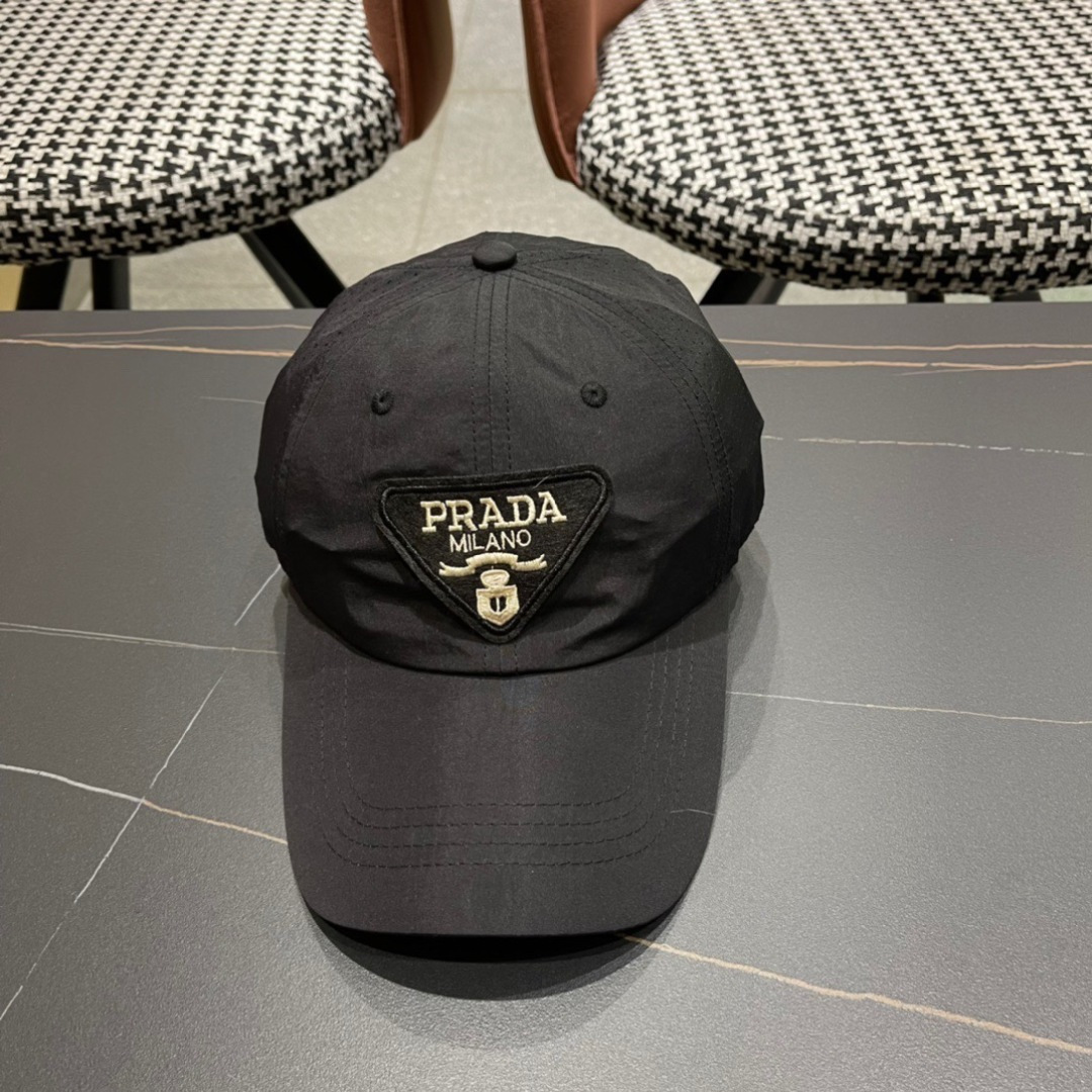 Prada普拉达 早春新款超薄透气款棒球帽，经典款男女通用