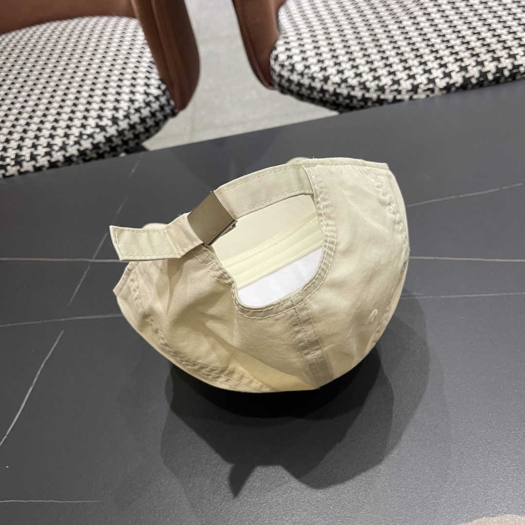  FENDI芬迪 2025新款棒球帽🧢 气质穿搭单品，质量杠杠强