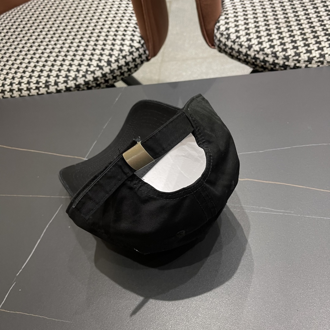  FENDI芬迪 2025新款棒球帽🧢 气质穿搭单品，质量杠杠强