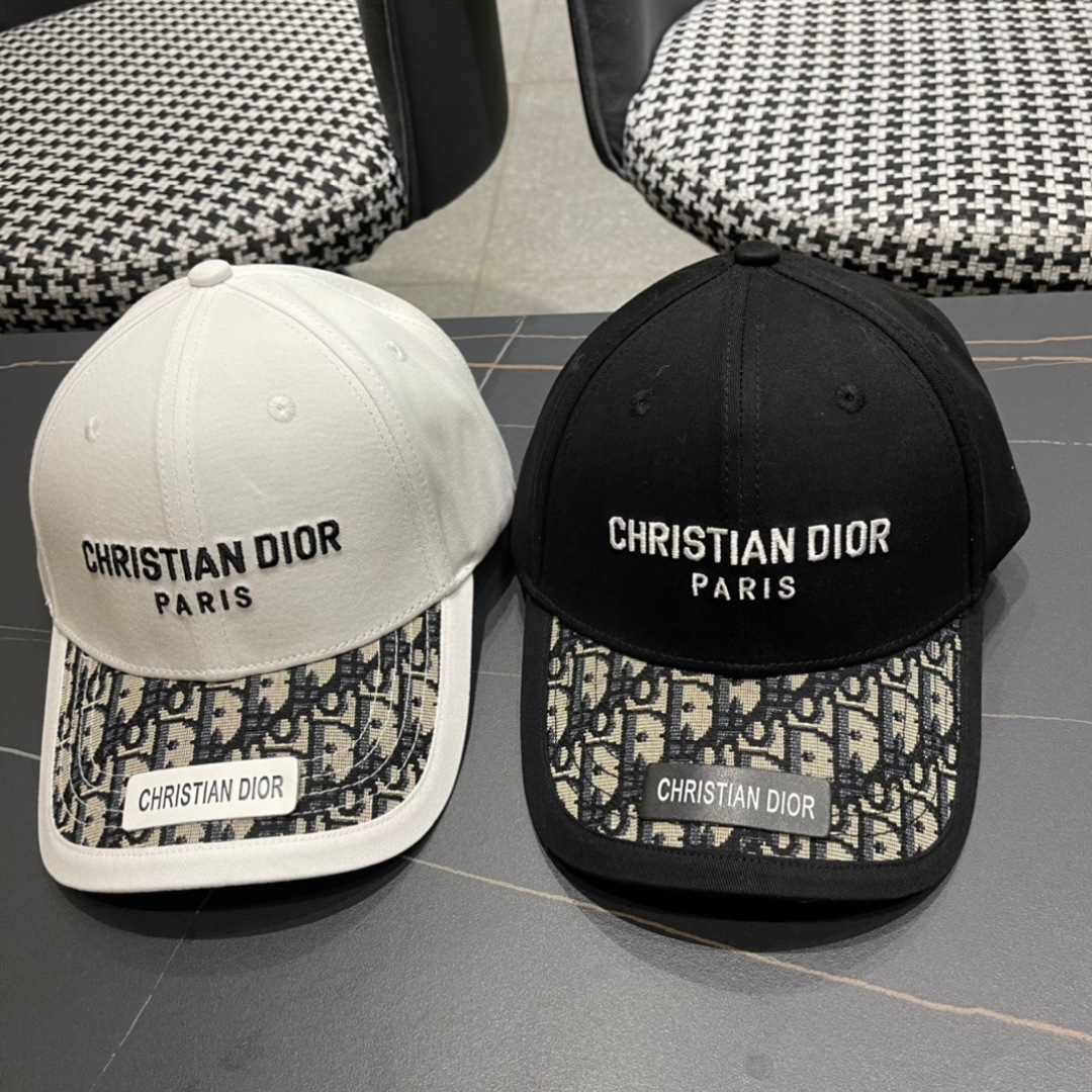 
DIOR迪奥
官网同步新款发布2024棒球帽🧢超级火爆，男女必备，