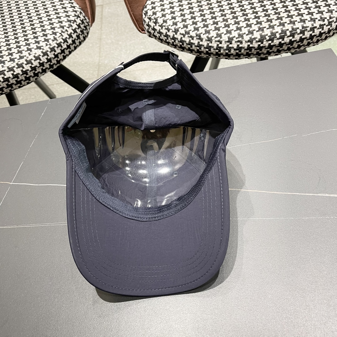  普拉达 PRADA速干棒球帽时尚潮流，高端做工！非一般的品质，细节看实拍哦