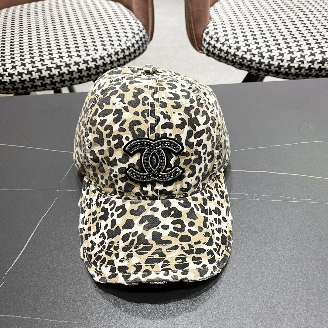 NO:343722,Chanel's new leopard print baseball cap, cool colors, and women wear different styles, and the first batch is shipped first!  A must-have for fragrant powder!  Hat Straw Hat Fisherman Hat Baseball Hat, Hats, Chanel, espadrilles, hats香奈儿新款豹纹棒球帽,很酷的色系,女佩戴都有不同style,第一批抢先出货！香粉必入款！ 帽子草帽渔夫帽棒球帽,帽子,chanel,espadrilles,hats,hat