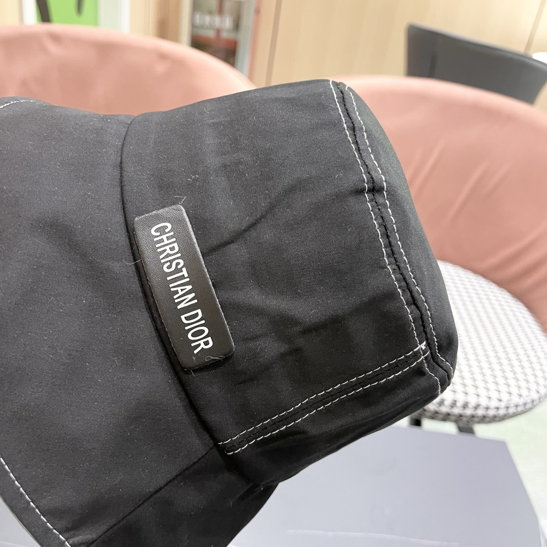 【DIOR迪奥】2025春夏新款简约渔夫帽，🔆百搭日常款～出街必备