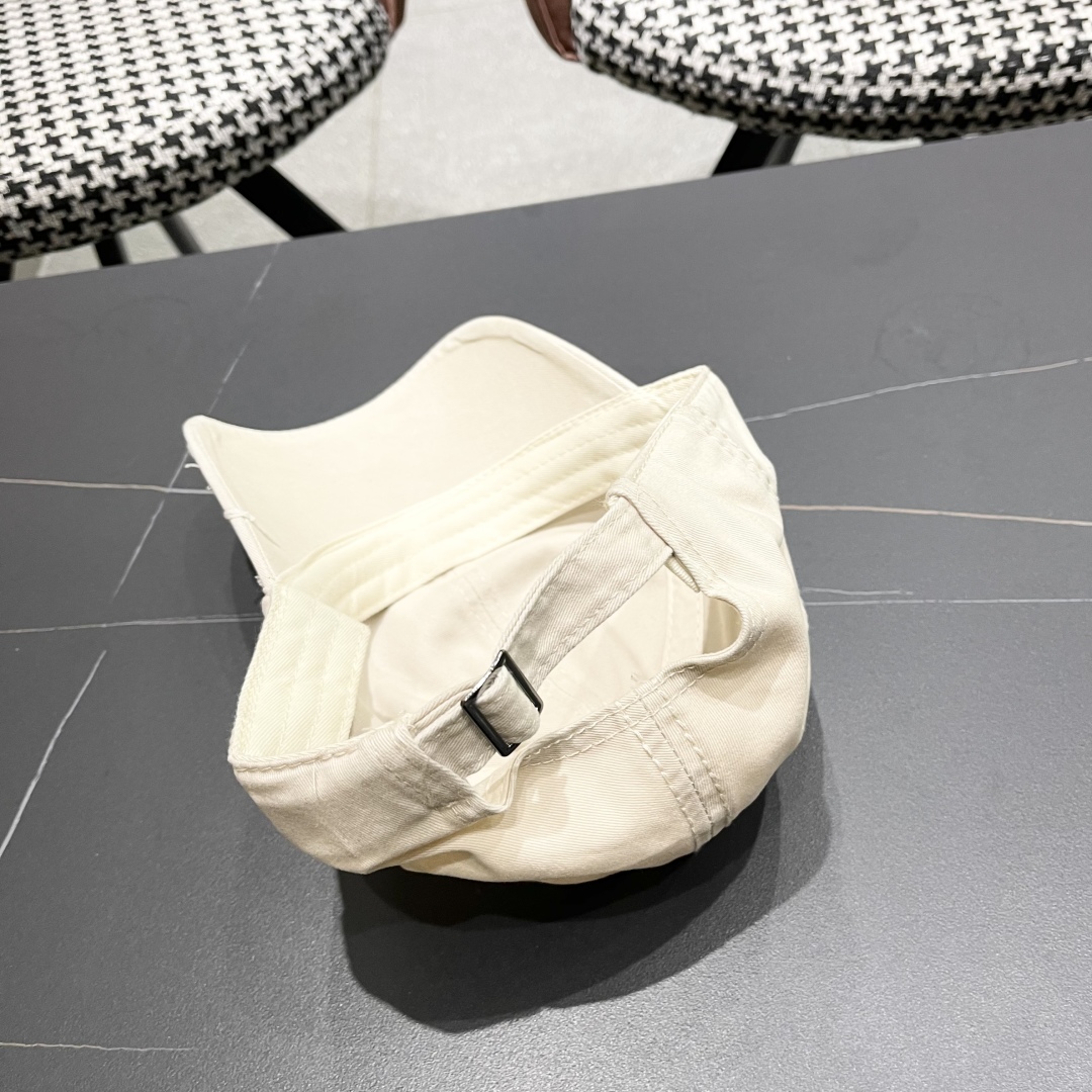  FENDI芬迪 棒球帽🧢 气质穿搭单品，质量杠杠👍