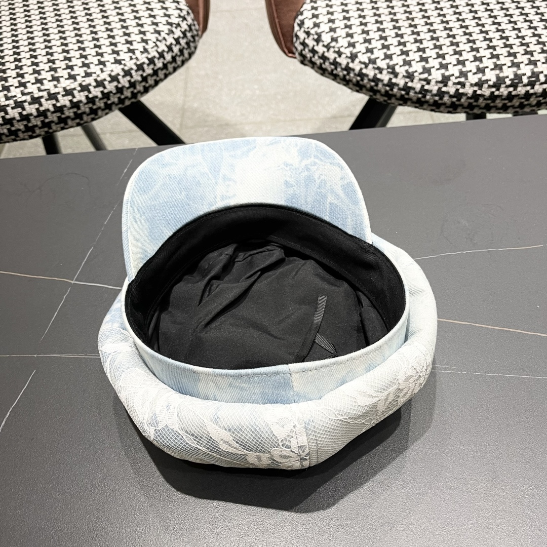  巴黎世家帽子女2025春季新品牛仔刺绣蕾丝渔夫帽时尚
显脸气质八角帽