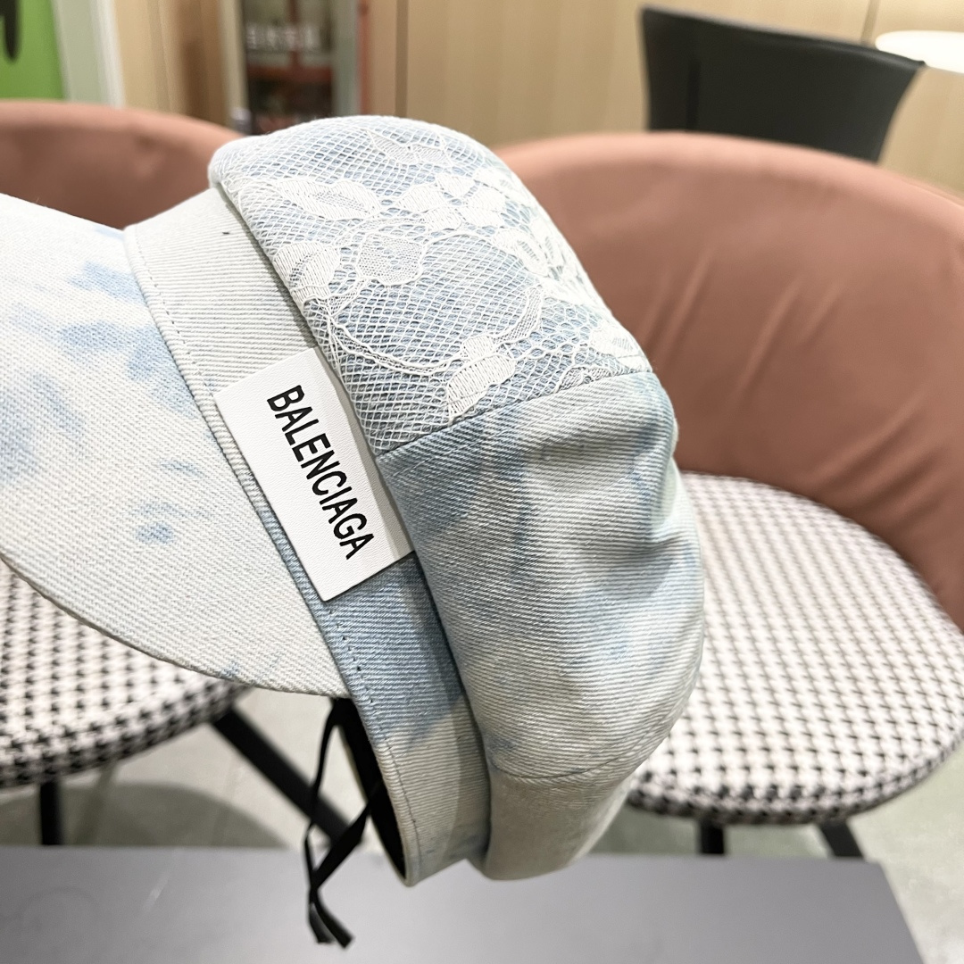  巴黎世家帽子女2025春季新品牛仔刺绣蕾丝渔夫帽时尚
显脸气质八角帽