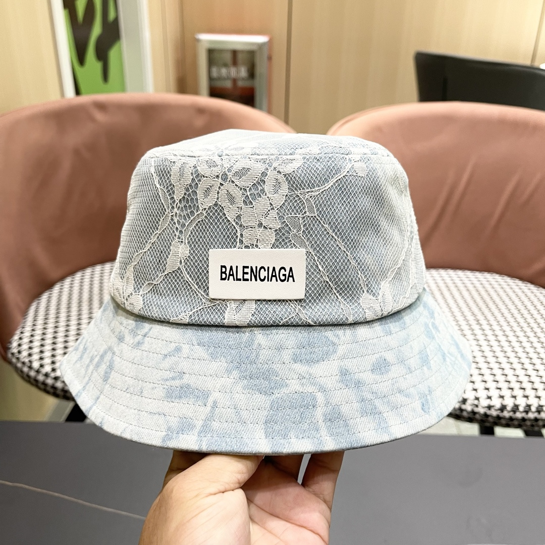  巴黎世家帽子女2025春季新品牛仔刺绣蕾丝渔夫帽时尚
显脸气质八角帽