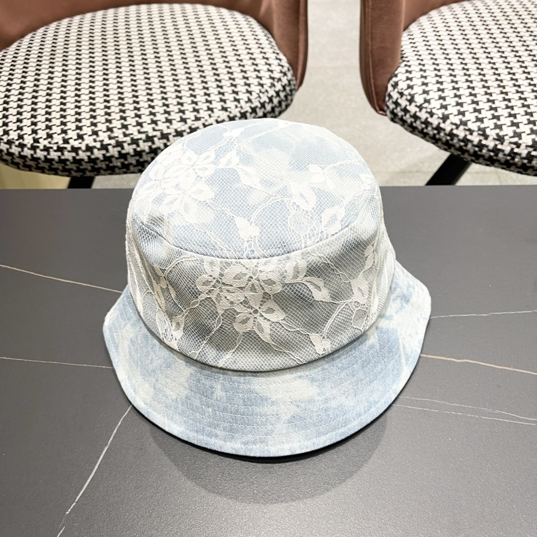  巴黎世家帽子女2025春季新品牛仔刺绣蕾丝渔夫帽时尚
显脸气质八角帽