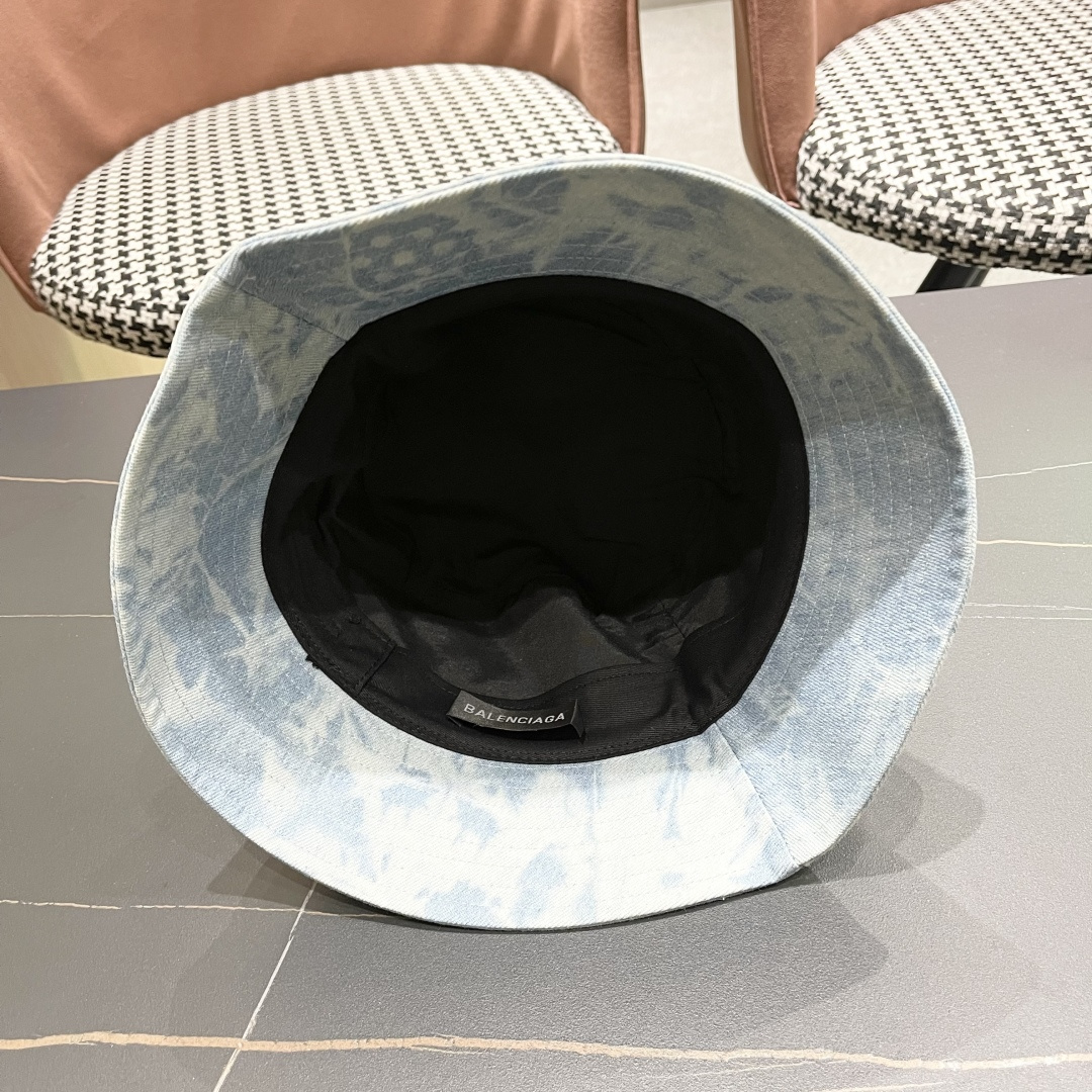  巴黎世家帽子女2025春季新品牛仔刺绣蕾丝渔夫帽时尚
显脸气质八角帽