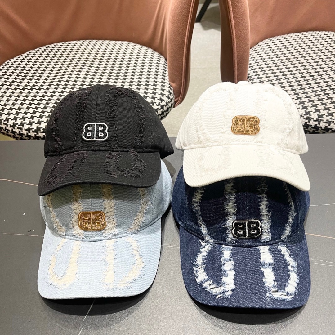  BALENCIAGA巴黎世家新款棒球帽，很酷的色系，男女佩戴都有不同style，巴黎粉必入款！