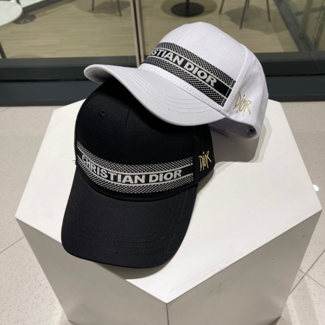 。Dior(迪奥)新款原单刺绣字母棒球帽， 精致純也格调很有感觉，很酷很时尚，专柜断货热门，质量超赞