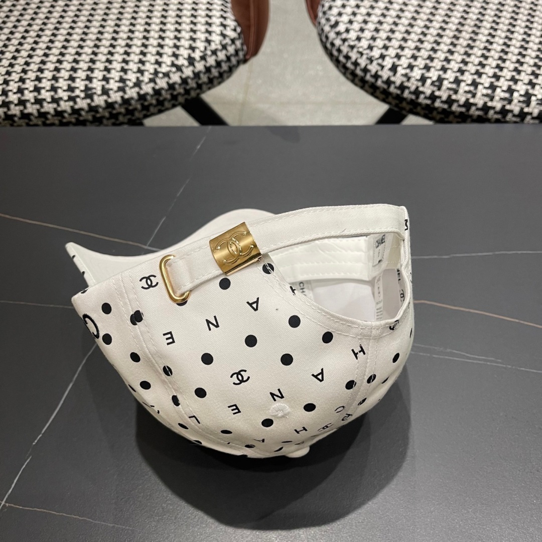  Chanel(香奈儿)经典原单棒球帽， 经典双C,专柜11开模订制，原版帆布料轻盈透气！质量超赞，基础